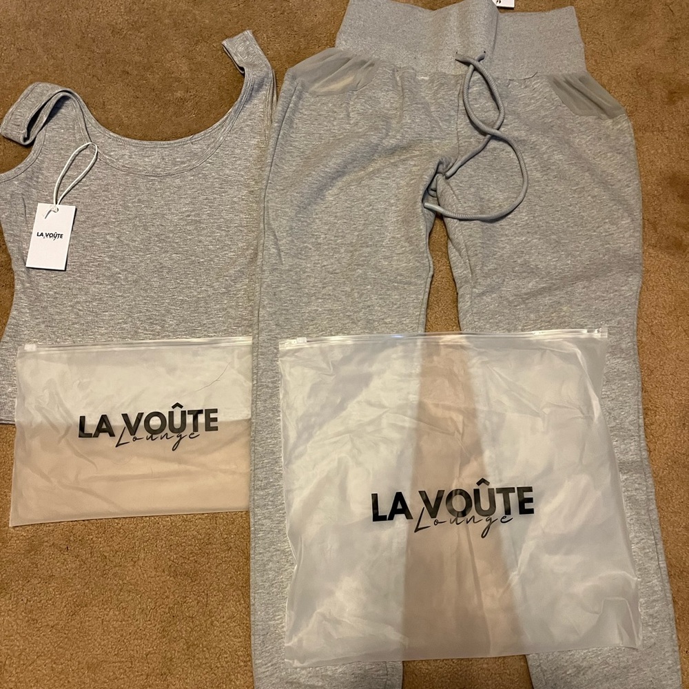 Lavoute prive lounger with countour rank